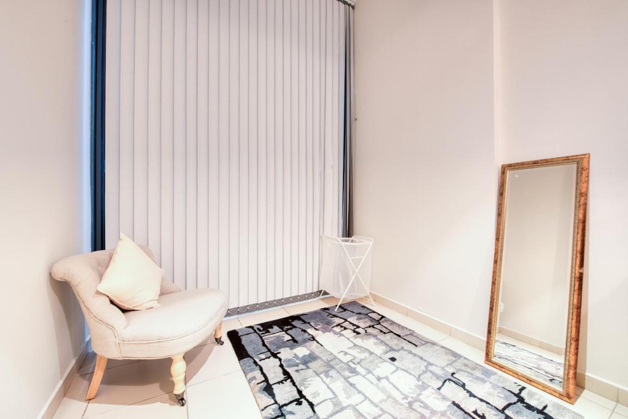 Maison Privee - Big, Bright, Luxury Marina Views Apt Next To Beach Dubai Bagian luar foto