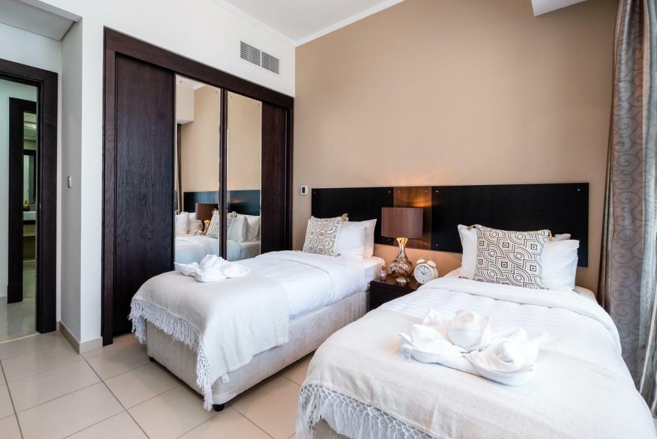 Maison Privee - Big, Bright, Luxury Marina Views Apt Next To Beach Dubai Bagian luar foto