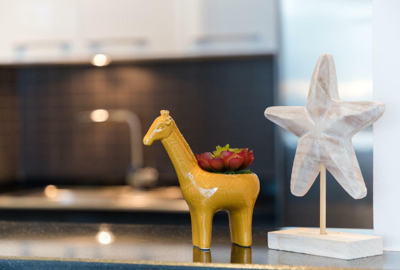 Maison Privee - Big, Bright, Luxury Marina Views Apt Next To Beach Dubai Bagian luar foto